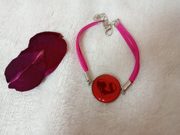 Pulsera con dibujo hecha a mano con resina