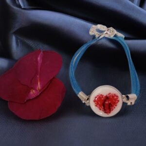 Pulsera con dibujo hecha a mano con resina