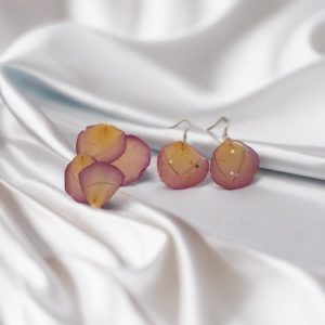 Pendientes de pétalos de rosas