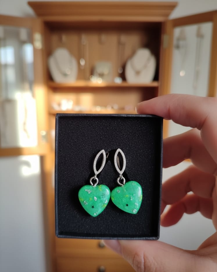 Pendientes Mujer de resina con forma de corazón - Imagen 4